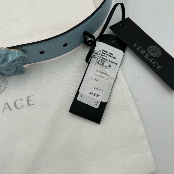 Women’s Versace medusa head leather belt size 75 cm made in Italy.